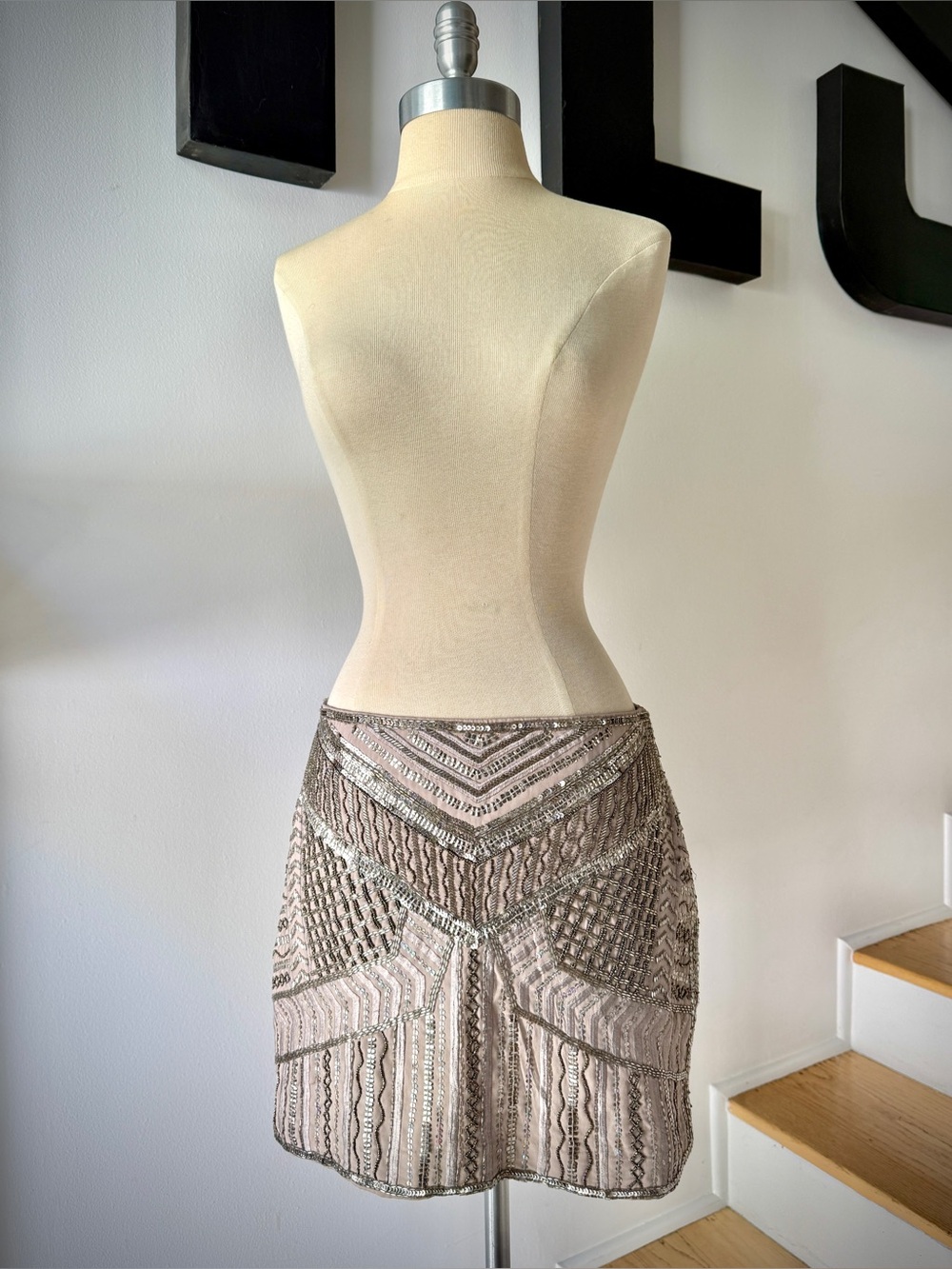 Club Monaco Grey silk Beaded Mini Skirt sz 4 ✨🪩✨